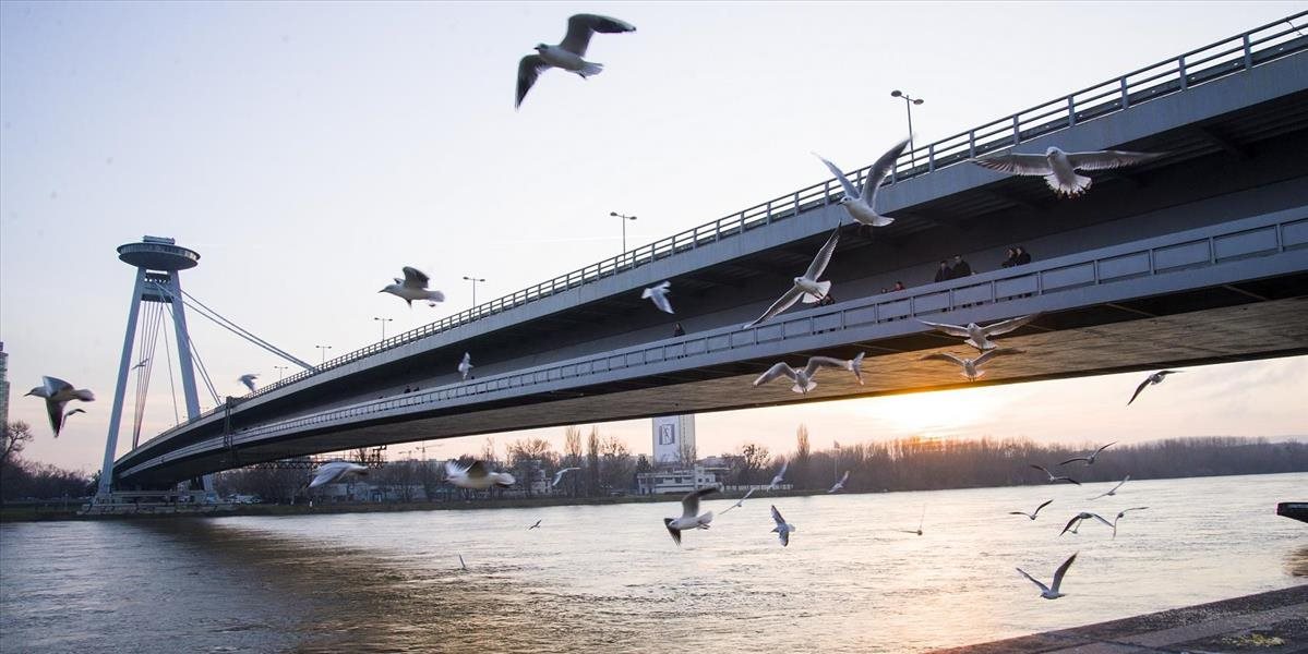 Plánované krátkodobé obmedzenia dopravy na mostoch v Bratislave zrušili