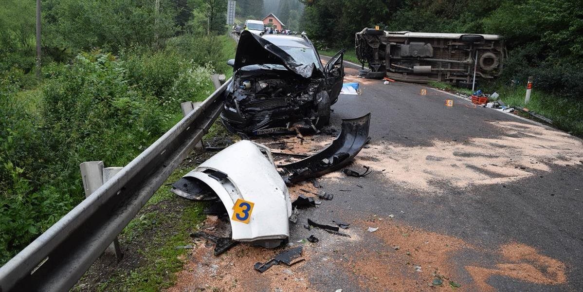 FOTO Po zrážke dvoch áut zomrel vodič dodávky