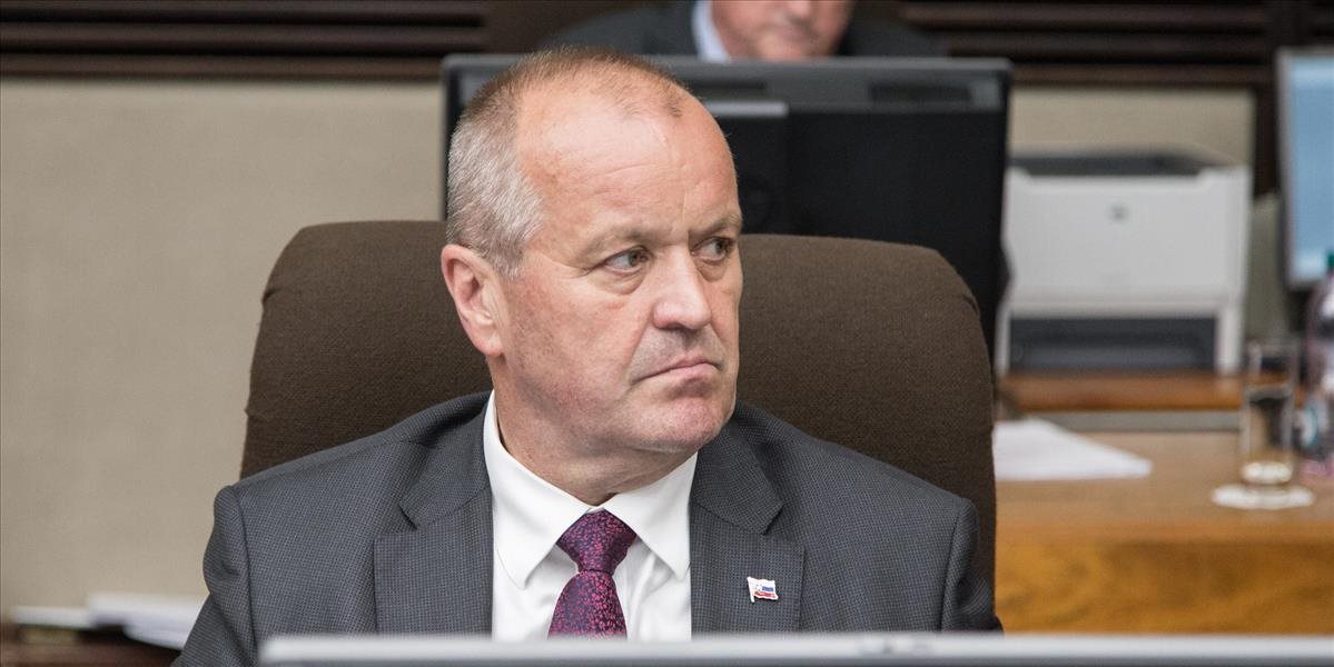 Minister obrany nebude pokračovať v trestnom oznámení na M. Krajniaka