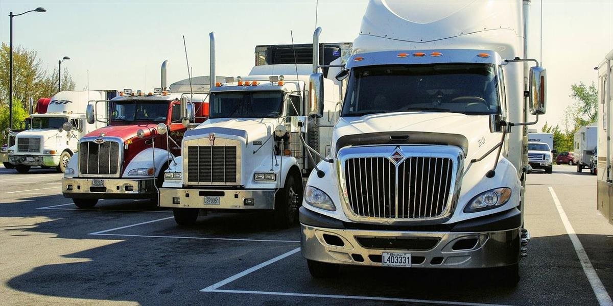Dover môžu po brexite ochromiť kolóny nákladných áut čakajúcich na preclenie