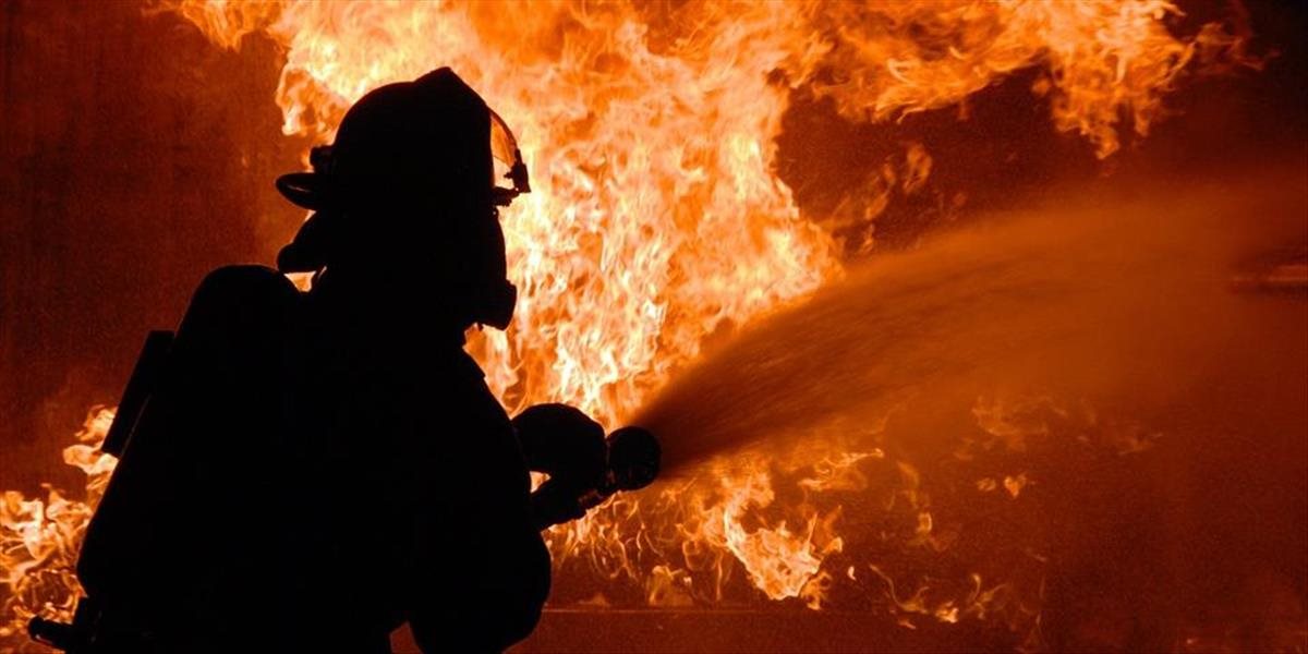 Vo Vitanovej horeli štyri veľké stodoly, na mieste bolo vyše 40 hasičov