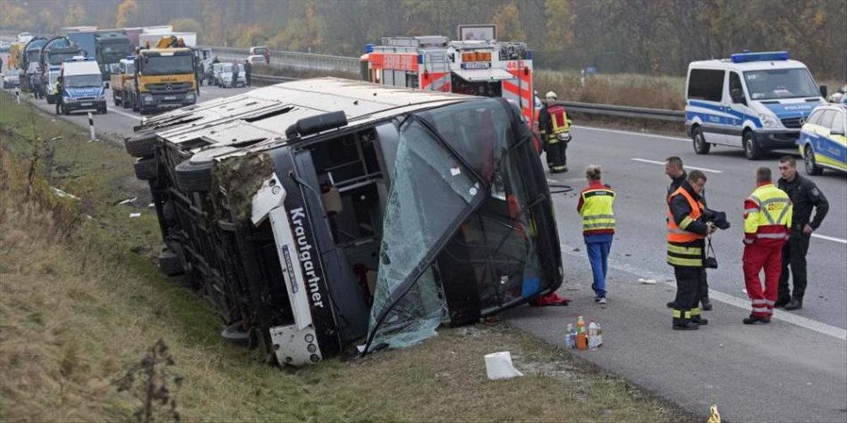 V Poľsku havaroval autobus s dôchodcami; dvaja mŕtvi a 27 zranených