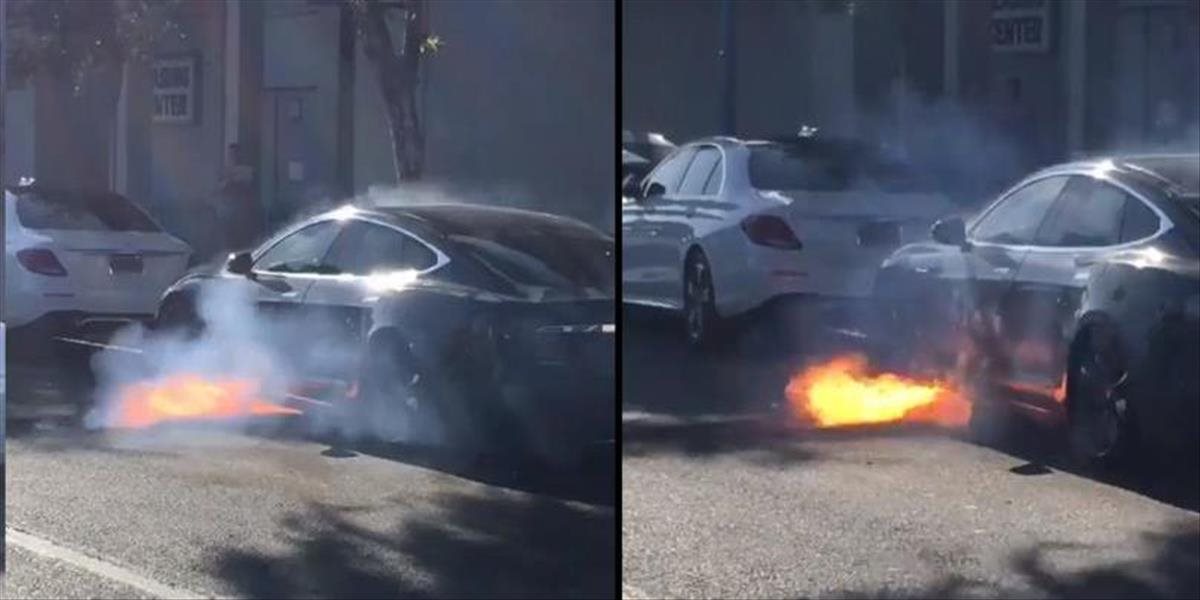 VIDEO Tesla v premávke z ničoho nič začala horieť!