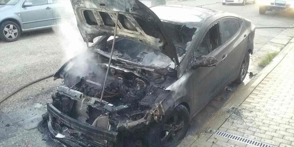 V Trnave dnes horelo auto, v Rybkách včera slama