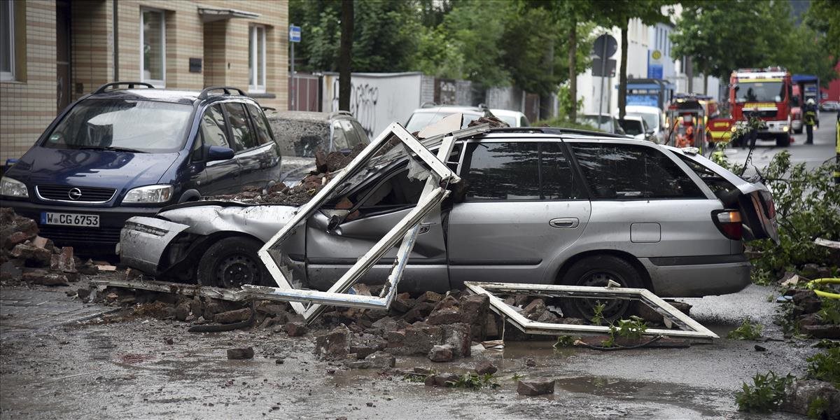 VIDEO Nemeckým mestom otriasol výbuch: Bytový dom sa zrútil, v troskách pátrajú po ľuďoch