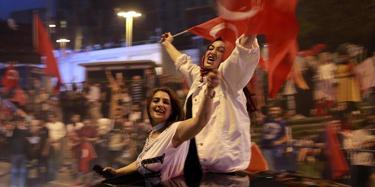 Prvé výsledky volieb naznačujú víťazstvo Erdogana