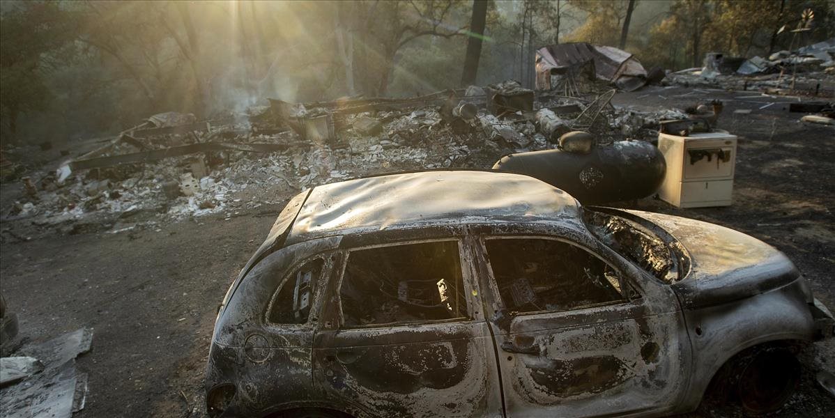 Severnú Kaliforniu pustošia lesné požiare, pália domy a vyháňajú ľudí