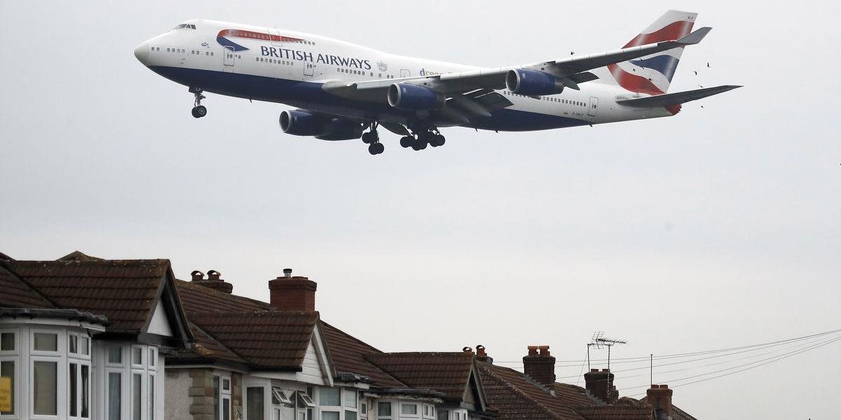 Britský parlament schválil rozšírenie londýnskeho letiska Heathrow o novú dráhu