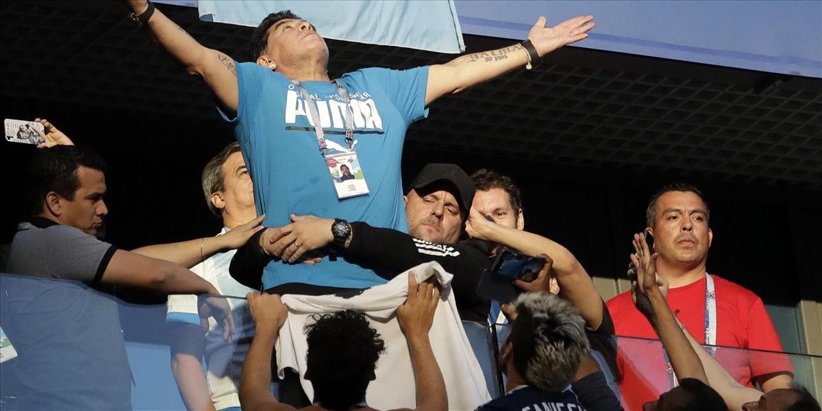 Obscénne gestá a nepríčetný pohľad! Maradona sa znovu predvádzal, po zápase Argentíny skolaboval