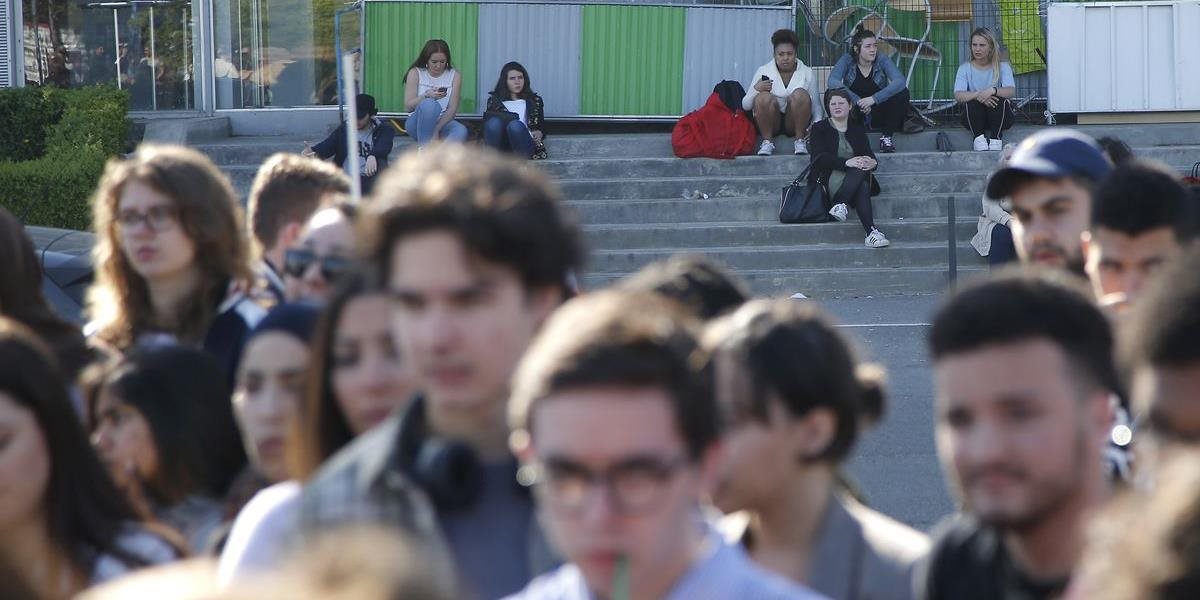 Francúzsko vracia späť povinnú brannú prípravu pre mladých