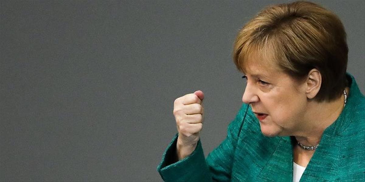 Merkelová tvrdohlavo obhajovala svoju migračnú politiku, opoziční politici na ňu kričali