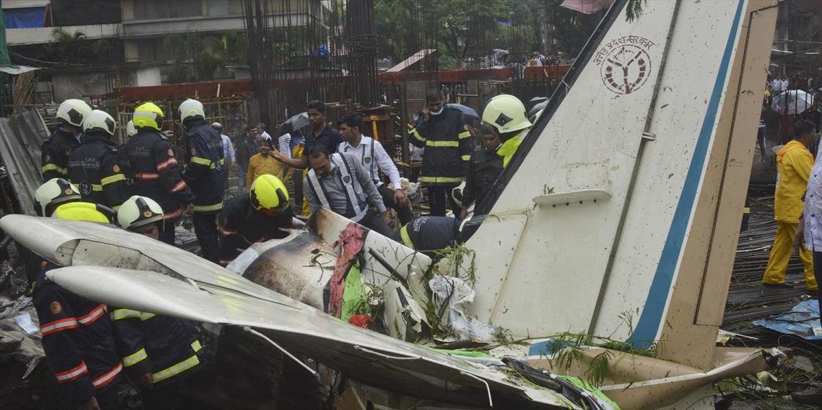 V Bombaji havarovalo malé lietadlo, zomrelo šesť ľudí