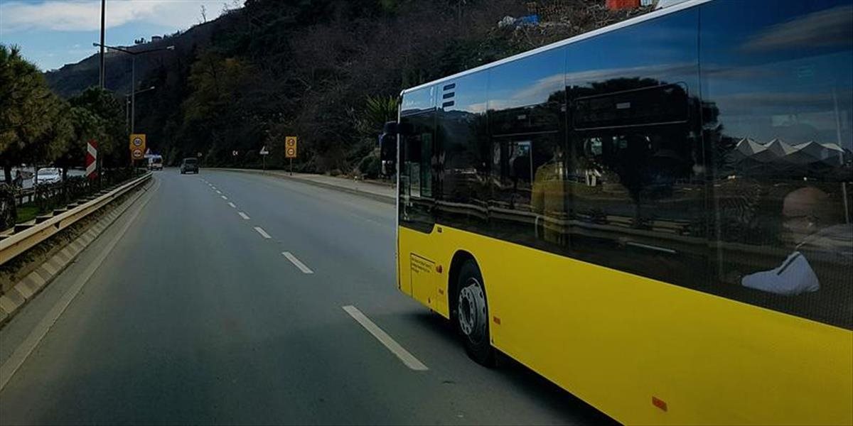 Rakúski policajti znemožnili slovenskému autobusu pokračovať v ceste pre nedostatky