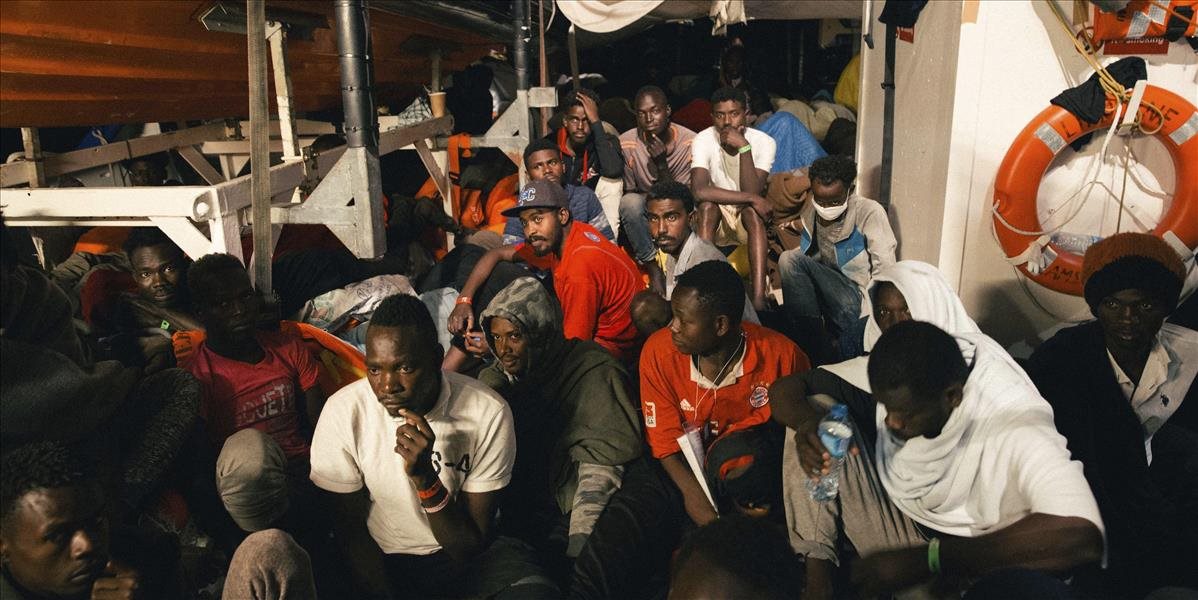 Loď s migrantmi, ktorú odmietli Taliansko a Malta, prijme Barcelona