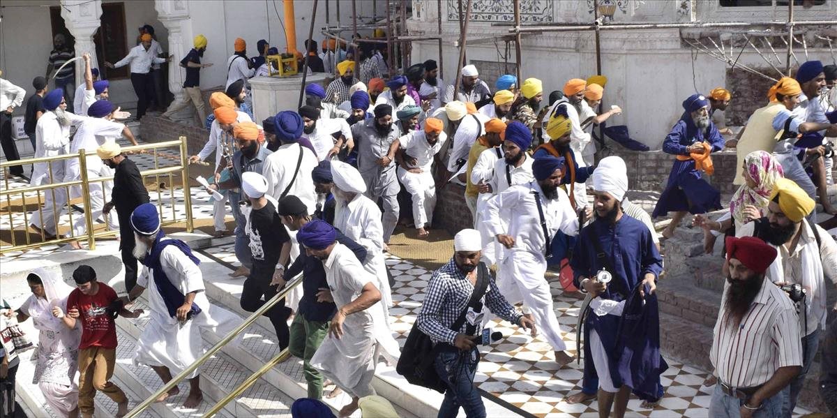 Samovražedný útok na sikhov a hindov si vyžiadal 19 mŕtvych