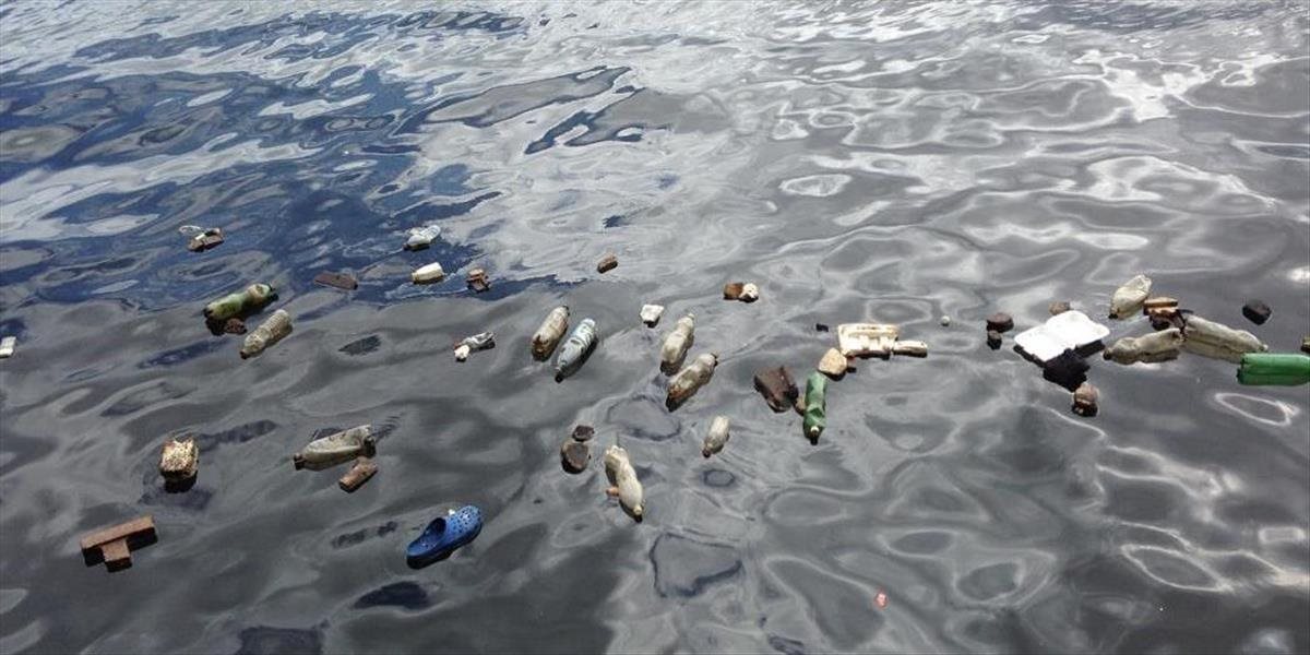 Belgicko vyzve plážové kluby na obmedzenie jednorazových plastových výrobkov