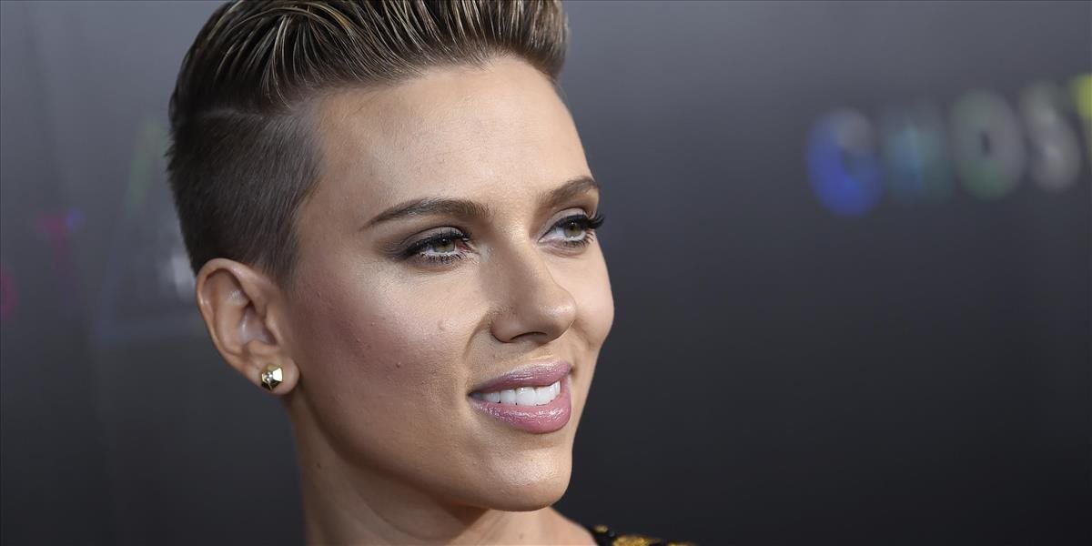 Scarlett Johansson čelí kritike za rolu transmuža