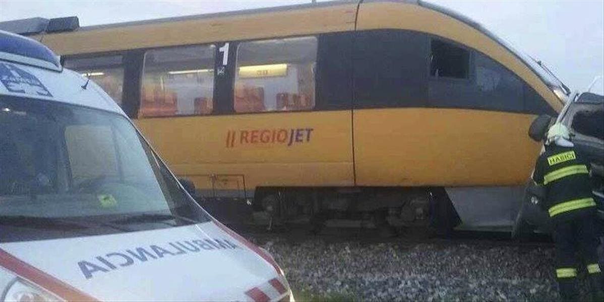 V piatok ráno došlo vo Vrakuni k nehode vlaku RegioJet a osobného auta