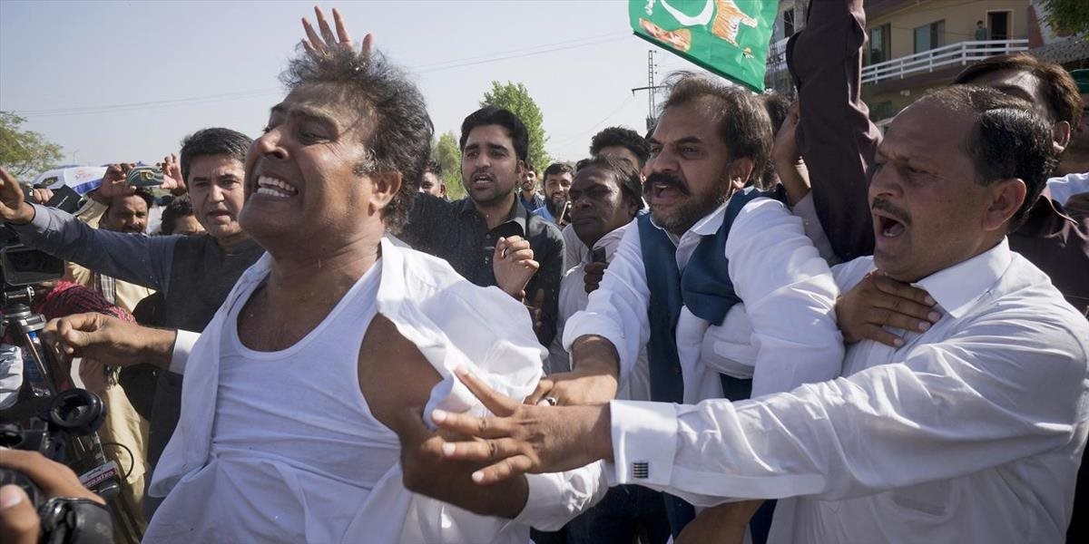 Pakistanského expremiéra Šarífa odsúdili za korupciu na desať rokov väzenia