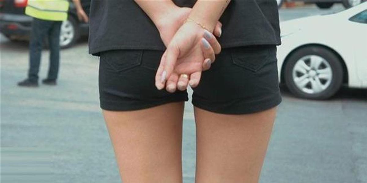Starosta, ktorý chce sexy policajtky: VIDEO  V uliciach patrolujú s holými nohami!