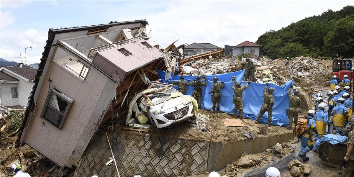 VIDEO Počet obetí prudkých dažďov v Japonsku dosiahol stovku