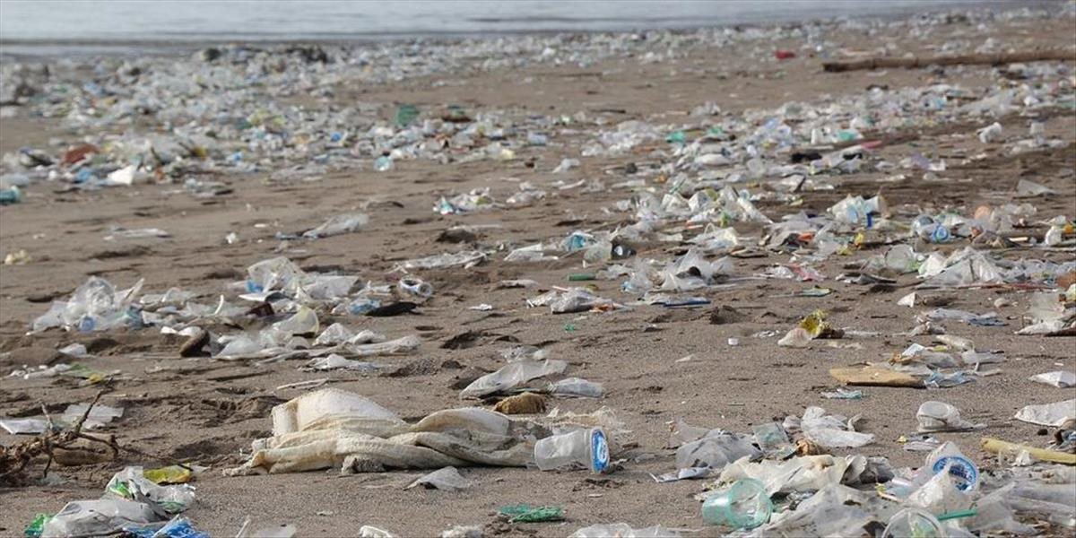 Envirorezort navrhuje podporiť európsky zákaz niektorých plastových výrobkov