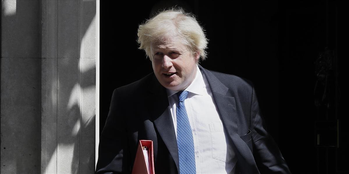 Britský minister zahraničia Boris Johnson rezignoval na svoju funkciu