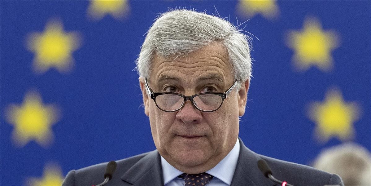 Tajani žiada vytvorenie čierneho zoznamu prevádzačov v rámci boja proti migrácii