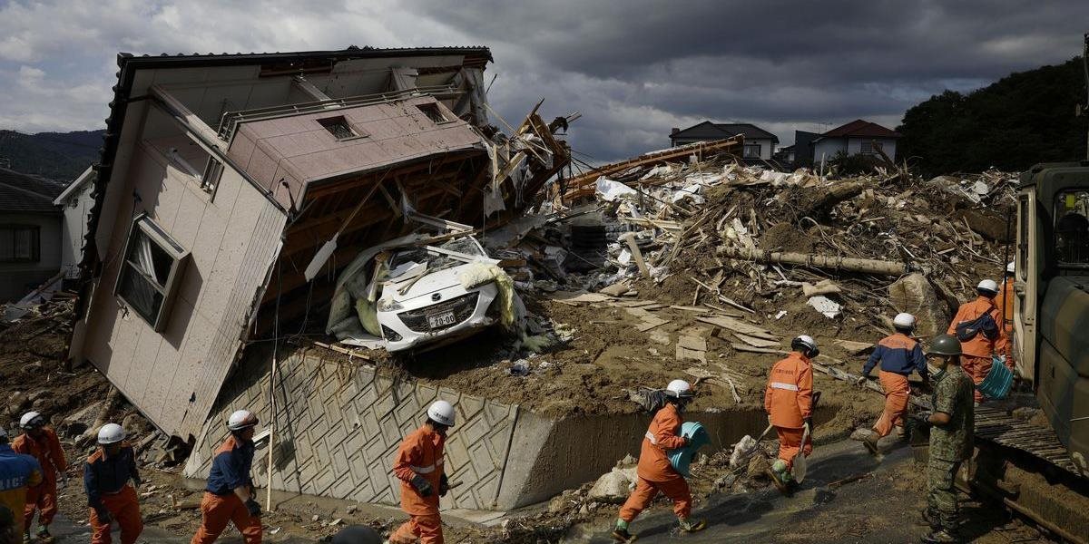 FOTO Počet obetí záplav a zosuvov pôdy v Japonsku sa vyšplhal na 126
