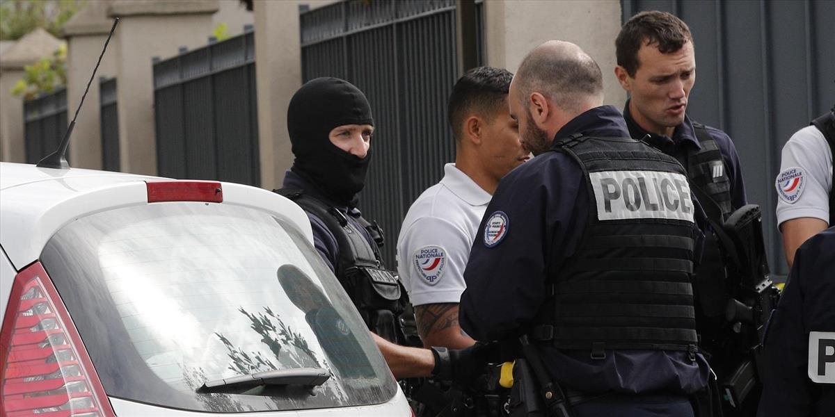 Francúzsky senát varuje, že bezpečnostné sily v krajine sú pred bodom zlomu