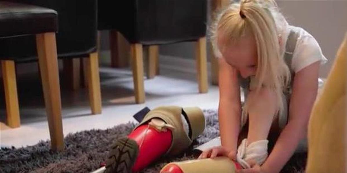 VIDEO Sedemročnému dievčatku sa po amputácii dolných končatín splnil sen, stala sa modelkou