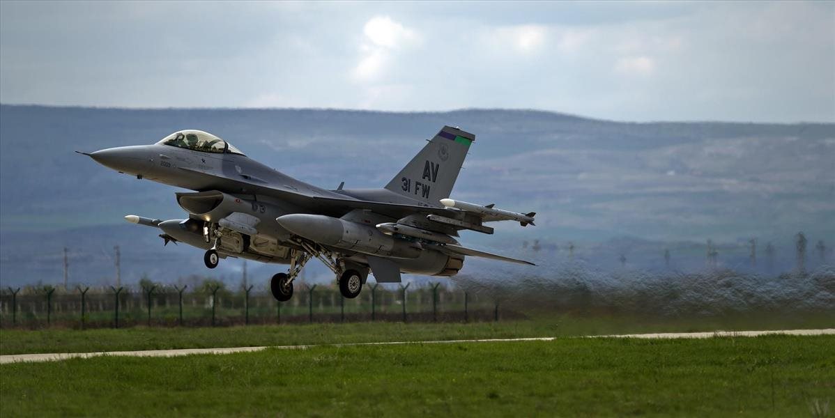 Nákup stíhačiek F-16 je dlhodobo výhodnejší v porovnaní s Gripenmi, tvrdí Útvar hodnoty za peniaze