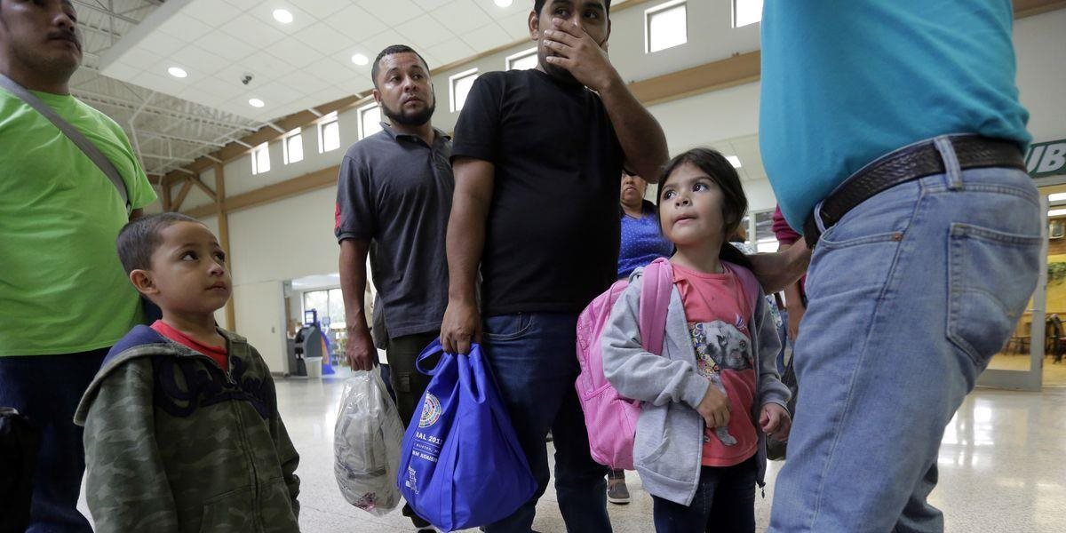 Takmer 60 detí mladších než päť rokov v USA znovu vrátili rodinám migrantov