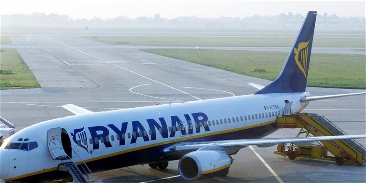 V lietadle Ryanairu smerujúceho do Zadaru klesol tlak, ošetrili 33 pasažierov