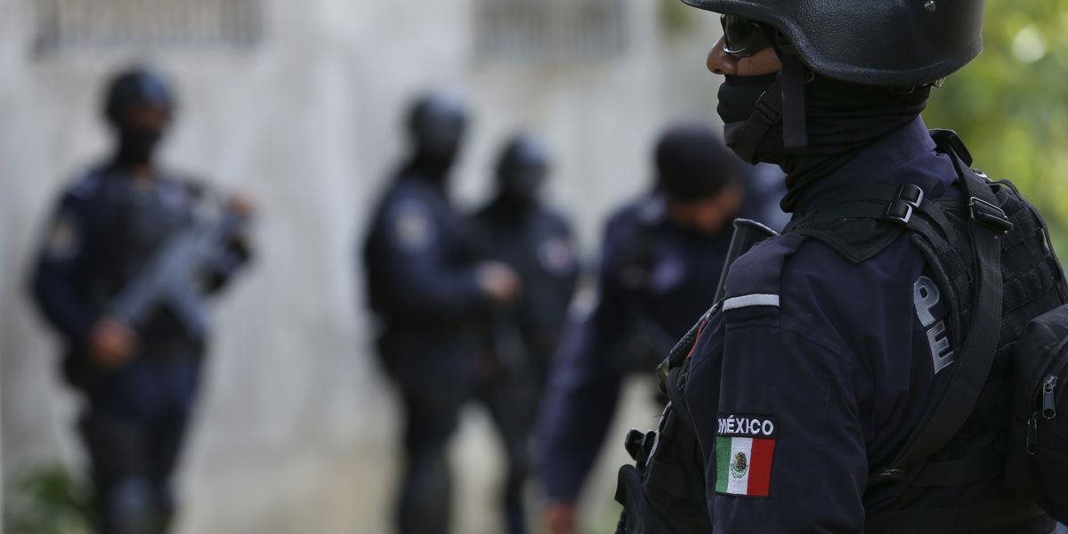 Ozbrojenci  v Mexiku vtrhli do domu smútku, zabili najmenej päť ľudí