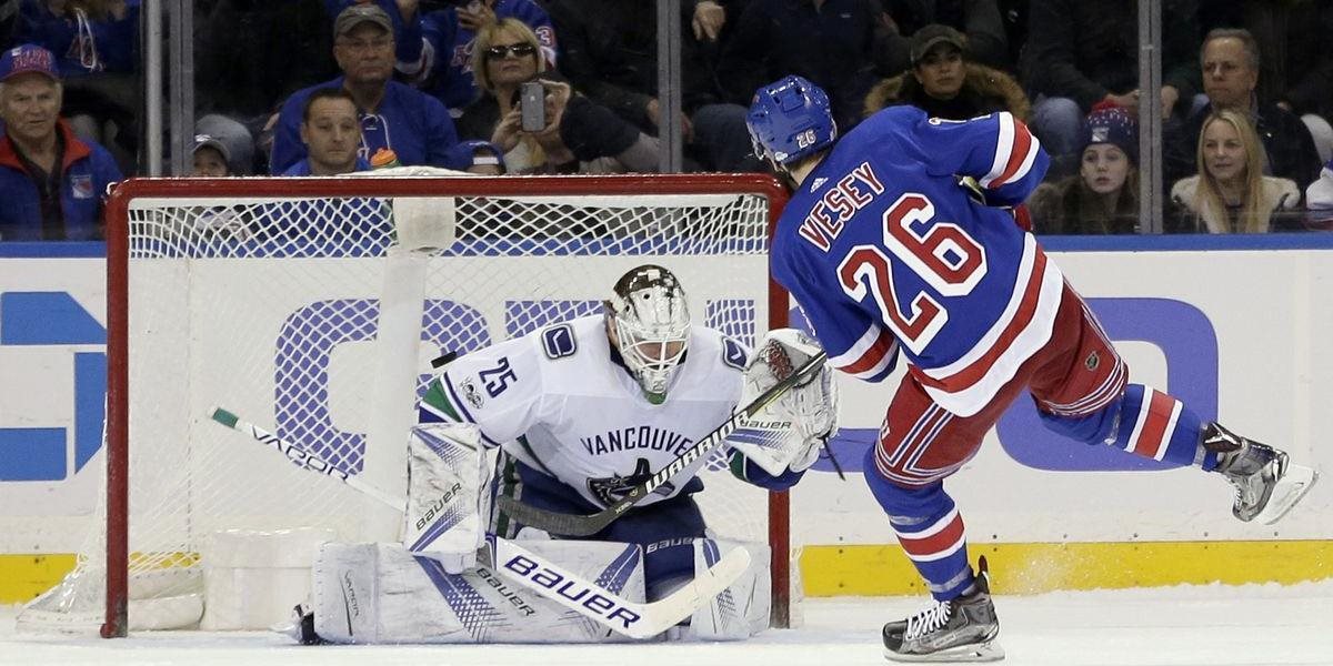 NHL: Vesey sa dohodol s Rangers na dvojročnom kontrakte a vyhol sa arbitráži