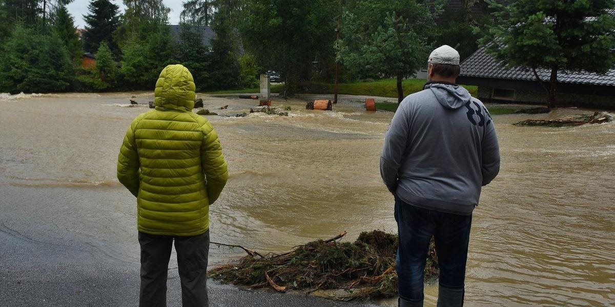 FOTO Studený potok spôsobil povodeň, v podtatranskej oblasti museli evakuovať 274 ľudí