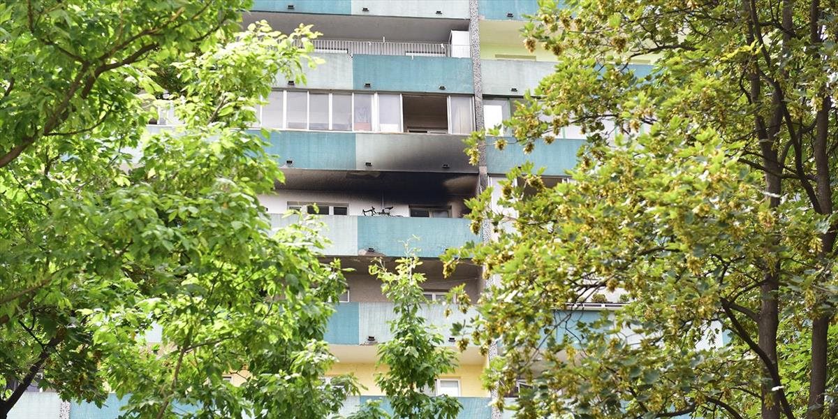 FOTO Hasiči zasahovali pri požiari na balkóne bytu v bratislavskom Ružinove
