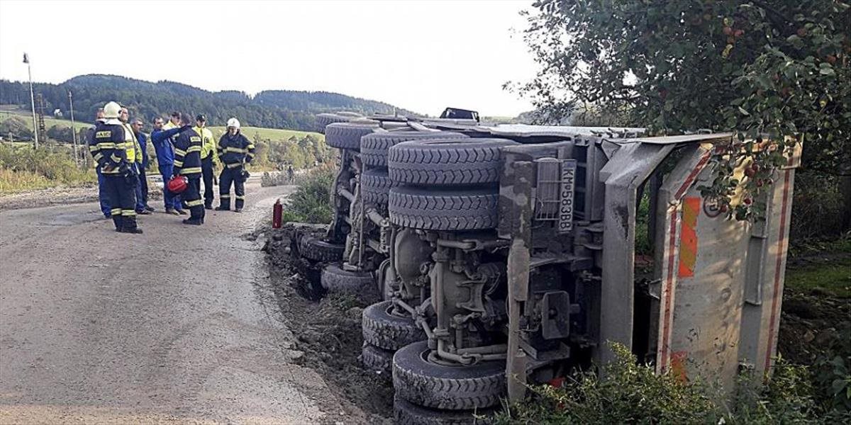 Pri zrážke autobusu a nákladného auta v Mexiku zahynulo 12 ľudí