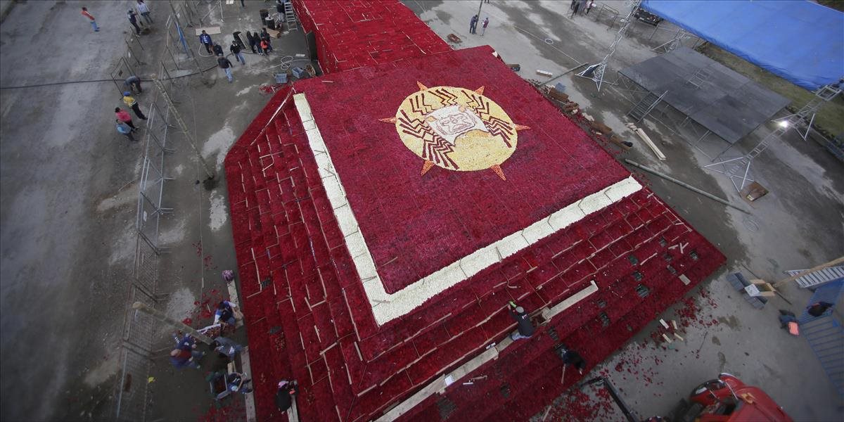VIDEO Ekvádor prekonal Guinnessov rekord! Postavili obrovskú pyramídu z ruží