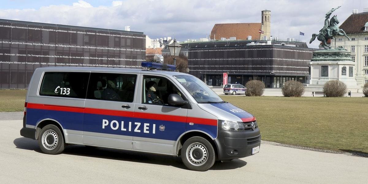 Troch Slovákov zadržali pre podozrenie z viacerých vlámaní a krádeží v Rakúsku