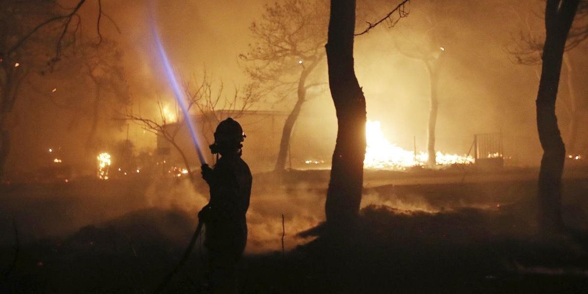 AKTUALIZOVANÉ FOTO V Grécku vypukli ničivé lesné požiare: V okolí Atén si vyžiadali najmenej 50 mŕtvych