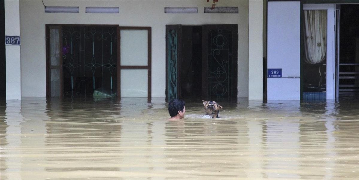 Po príchode tajfúnu Son Tinh do Vietnamu prišlo o život najmenej 29 ľudí
