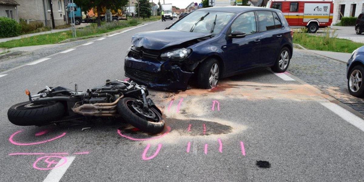 Polícia zasahovala pri dopravných nehodách motocyklistov