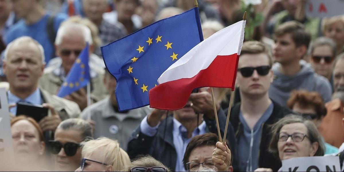 Vo viacerých poľských mestách protestovali proti reformám súdnictva