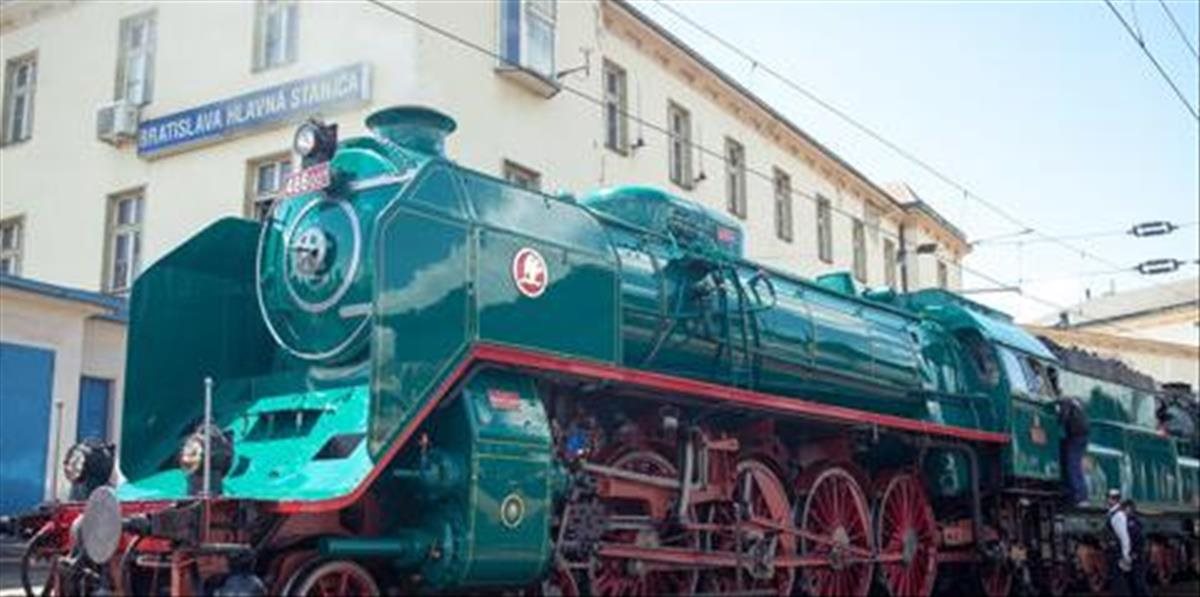Špeciálny vlak priviezol do Topoľčianok prezidentov Slovenskej a Českej republiky