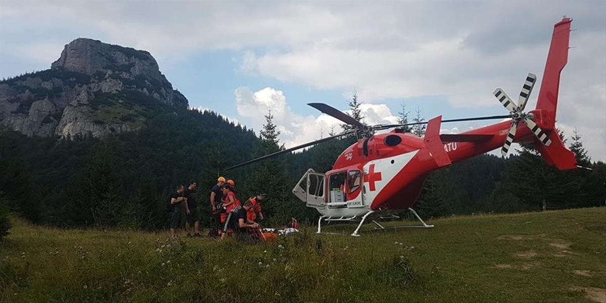 Dve turistky sa zranili vo Vysokých Tatrách, letecky ich previezli do nemocnice