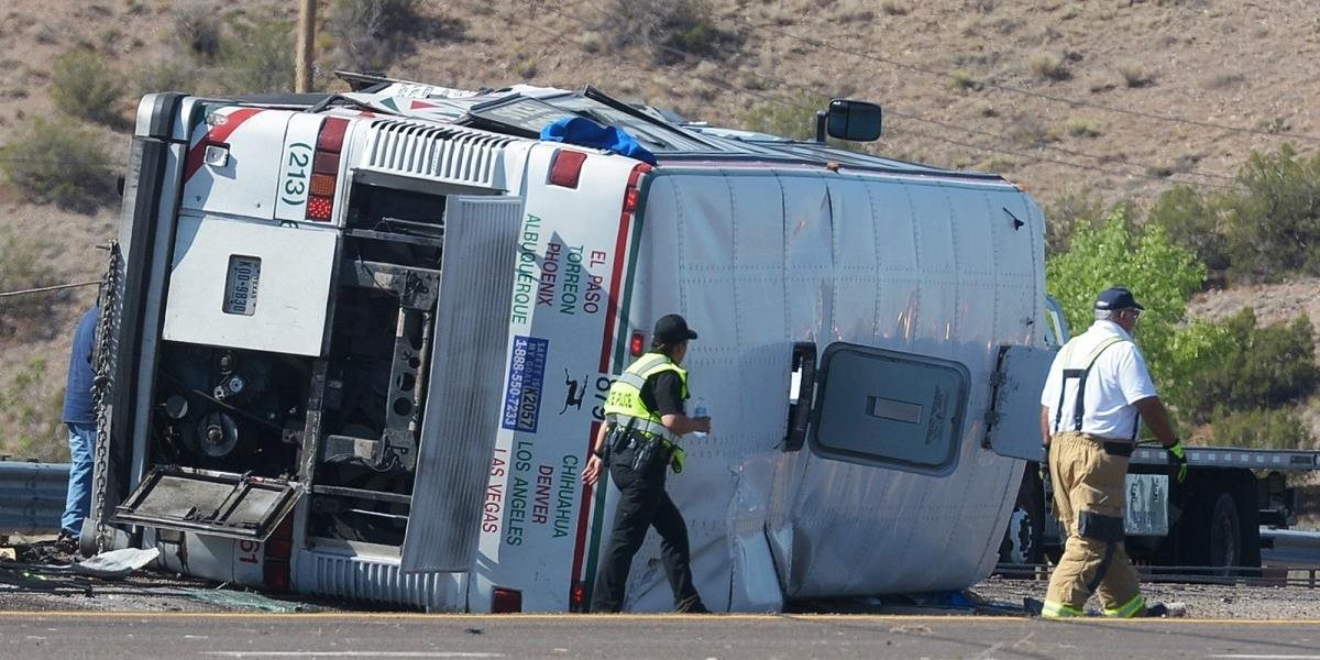 Pri nehode autobusu so svadobčanmi zomrelo 13 ľudí vrátane ženícha