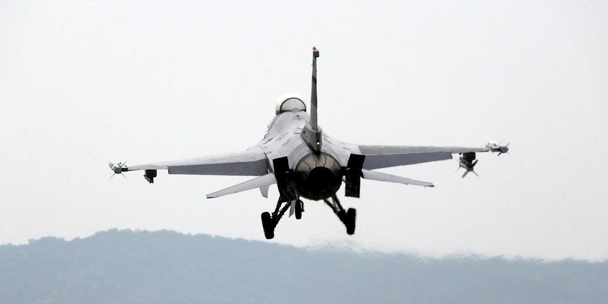 Pri nových stíhačkách F-16 je zatiaľ započítaný servis iba na dva roky