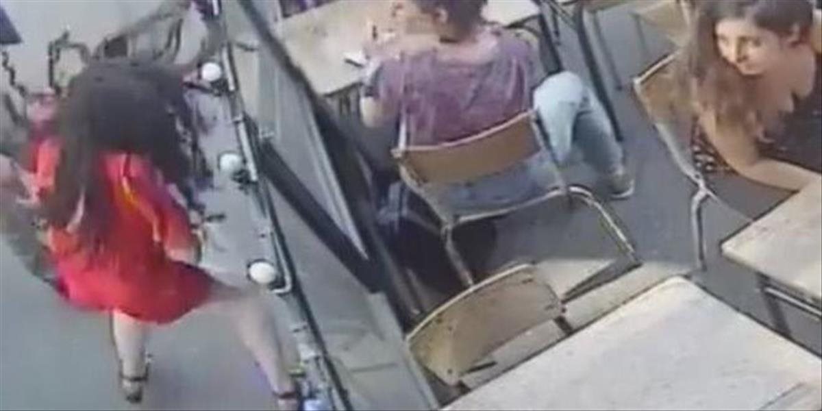 VIDEO Francúzsko šokoval útok sexuálneho predátora, ktorý napadol študentku za bieleho dňa
